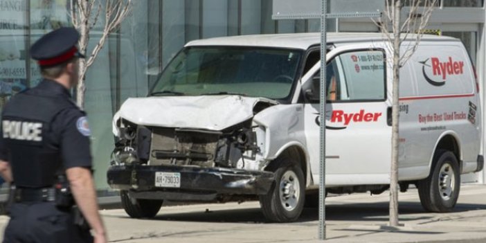 Toronto'da araç yayaların arasına girdi: 10 ölü