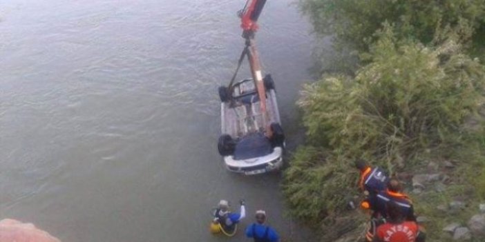Nehre düşen arabada 2 kişi öldü