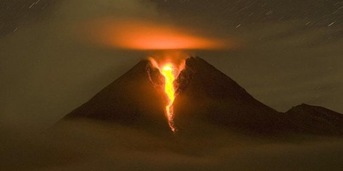 Endonezya'daki Merapi Yanardağı'nda patlama