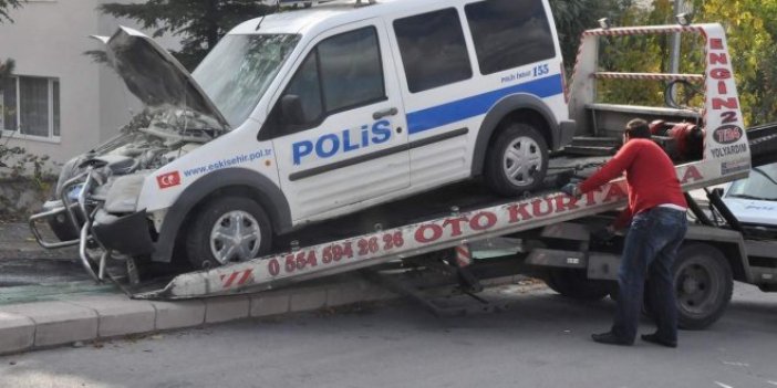 Miting dönüşü polisler kaza yaptı:16 yaralı