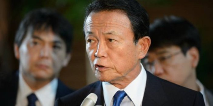 Japonya Maliye Bakanı maaşını kesti