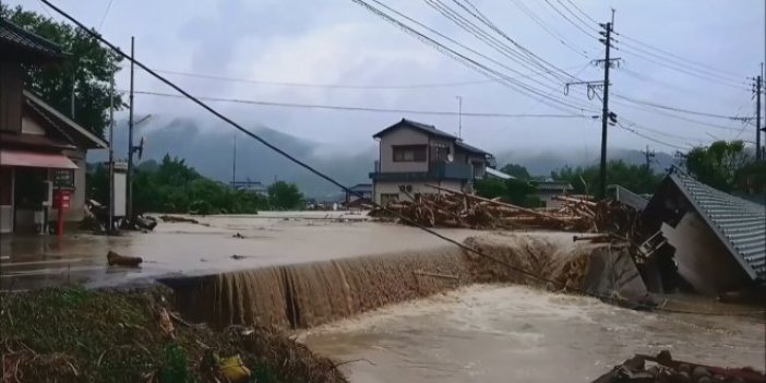 Japonya’da büyük sel felaketi
