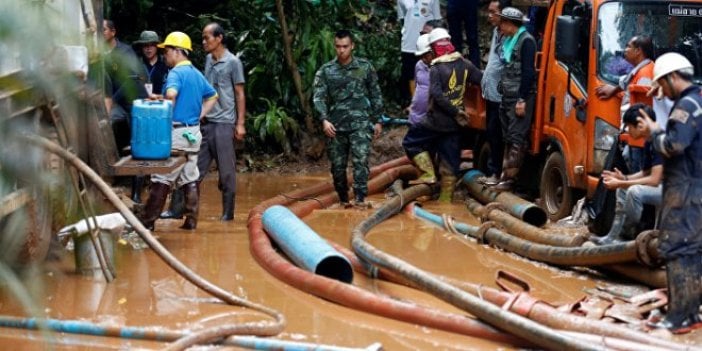 Tayland'da altı çocuk mağaradan çıkarıldı