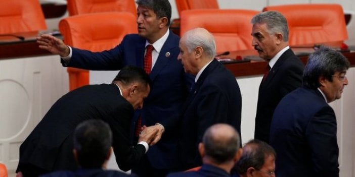 Bahçeli'nin elini öpen Arkaz: "Olayı çok magazinleştirdiler"