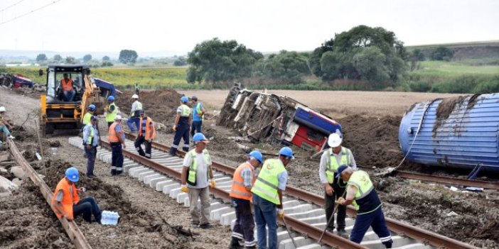 Tren kazasında ölü sayısı 25'e yükseldi