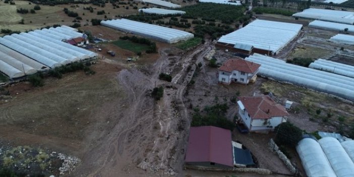 Antalya’daki sel tarım arazilerini vurdu