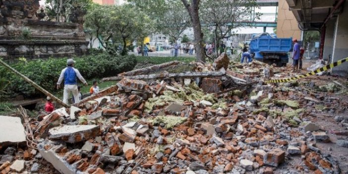 Endonezya’daki depremde ölü sayısı artıyor