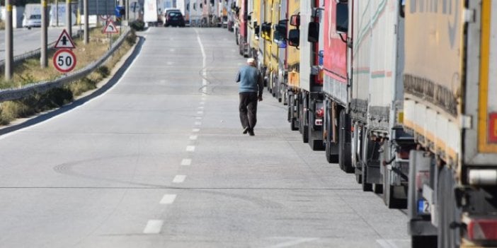 Kapıkule'de 10 kilometre TIR kuyruğu