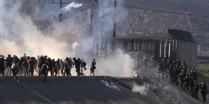 ABD polisinden sınırdaki göçmenlere gazlı müdahale