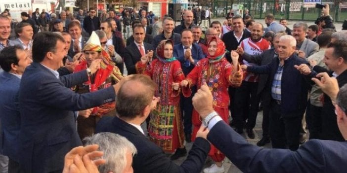 AKP'li Başkan ve CHP'li Başkan karşılıklı çiftetelli oynadı