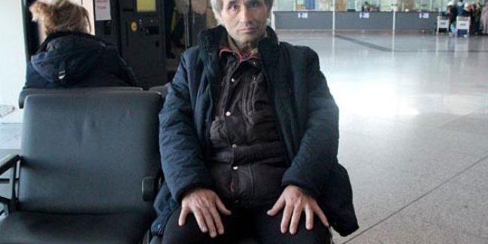 27 yıldır Atatürk Havalimanı'nda yaşıyor