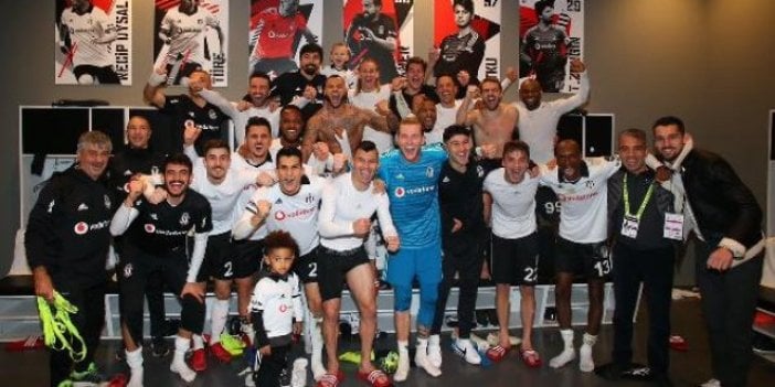 Beşiktaş'tan galibiyet pozu