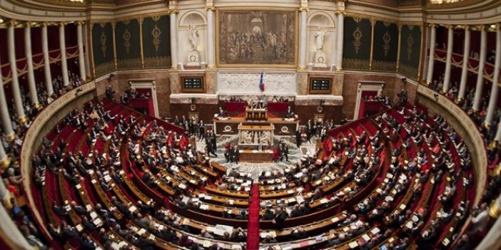 Fransa'da hükümete gensoru hazırlığı