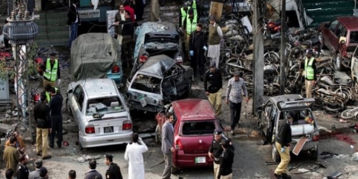 Pakistan'da dini törene saldırı: 6 yaralı