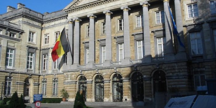 Belçika'da koalisyon ortağı hükümetten çekildi