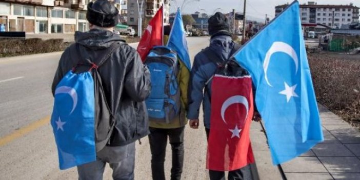 Uygur Türkleri'ne zulmü protesto için yürüyorlar