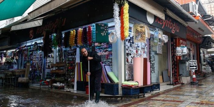 İzmir ve Bodrum sağanağa teslim