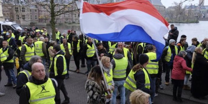 Hollanda'da 'Kırmızı Yelekliler' alarmı