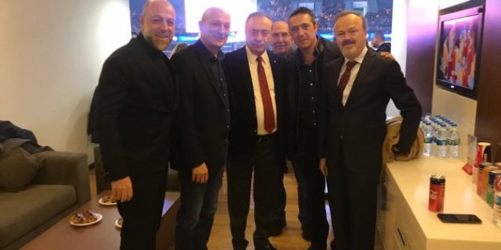 Galatasaray- Fenerbahçe derbisinde başkanlar yan yana
