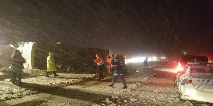 Kırşehir'de yolcu otobüsü devrildi: 3 ölü, 20 kişi yaralı