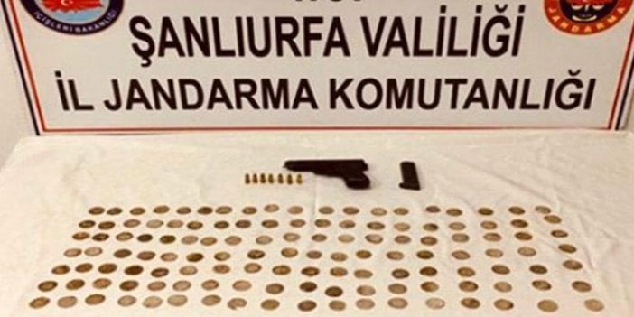 Şanlıurfa'da otomobilde 130 altın "sikke" ele geçirildi