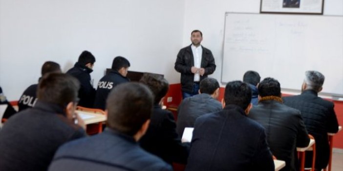 Nüfusundan fazla Suriyeli olan Kilis'te polislere Arapça öğretiliyor