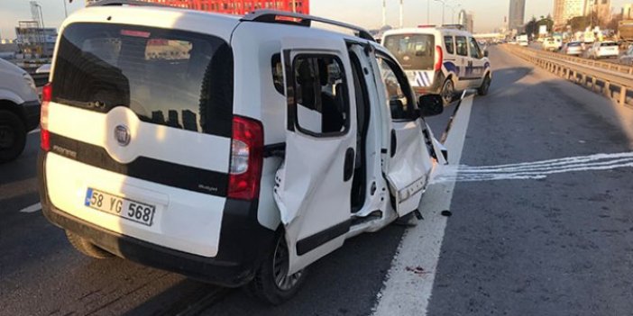 Kartal'da otomobil refüje çarptı; trafik yoğunluğu oluştu