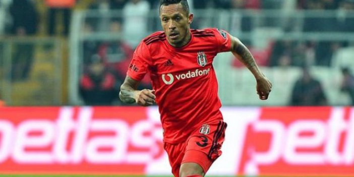Beşiktaş'ın savunmacısı Adriano, Brezilya yolcusu