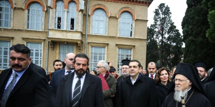 Yunanistan'da cami açtırmayanlar Türkiye'de kilise turunda