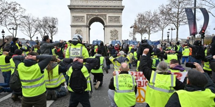 Fransa’daki Sarı Yelekliler protestolarında 11 kişi hayatını kaybetti