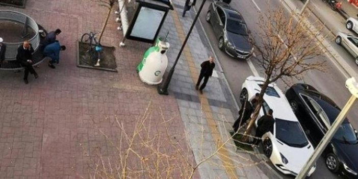 AKP'li Sofuoğlu otobüs durağına park ettiği aracının başına nöbetçi dikti!