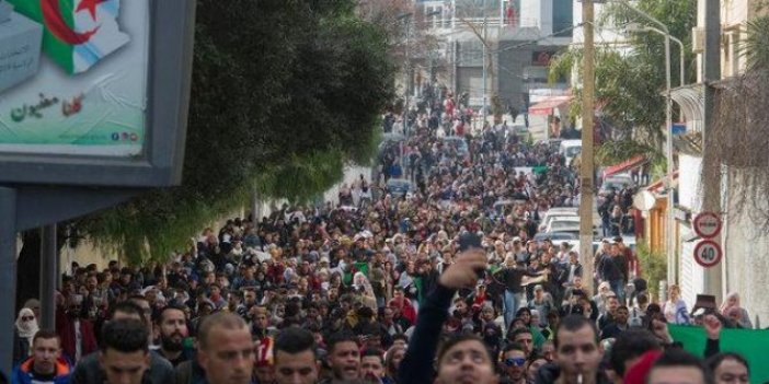Cezayir'de seçimler ertelendi