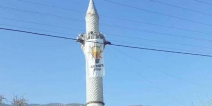 Cami minaresine AKP bayrağı astılar!