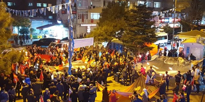 İYİ Parti'den Çanakkale Zaferi için fener alayı