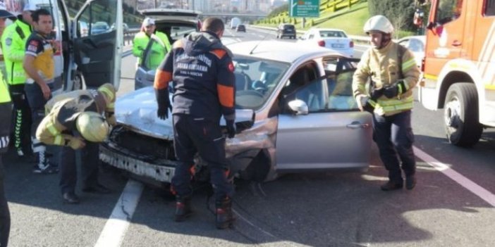 Ümraniye TEM'de trafik kazası!