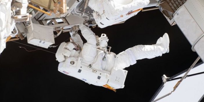 Astronotlar batarya değişimi için uzay yürüyüşüne çıktı