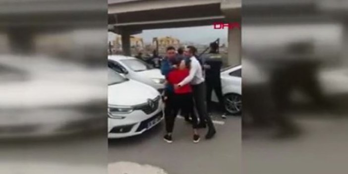 Göztepe'de futbolcular ve taraftar birbirlerine girdi