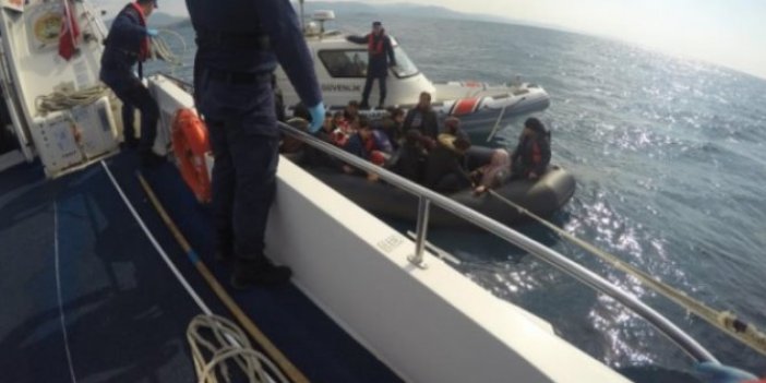 Çanakkale'de lastik botta 52 kaçak yakalandı
