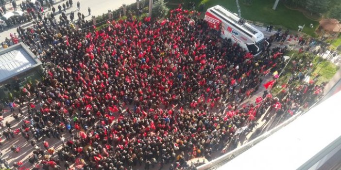 CHP Genel Merkezi önünde onbinler toplandı