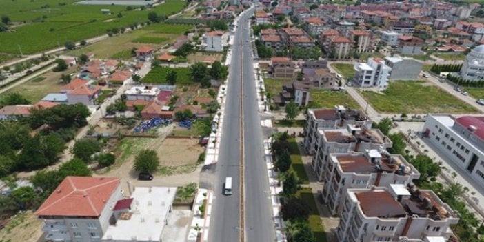 Alaşehir Belediyesi'nin borçlarını afişle duyurdu