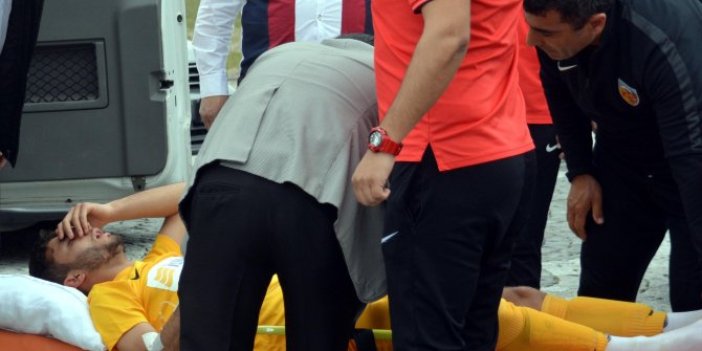 Maçta ağzına arı kaçan futbolcu hastanelik oldu