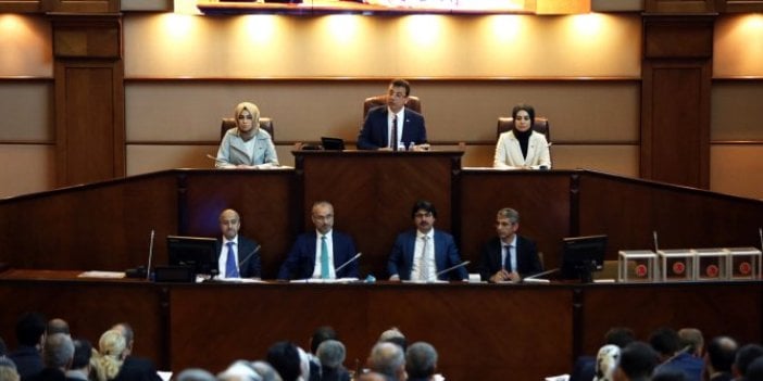 İBB Meclisi'nde AKP'den geri adım