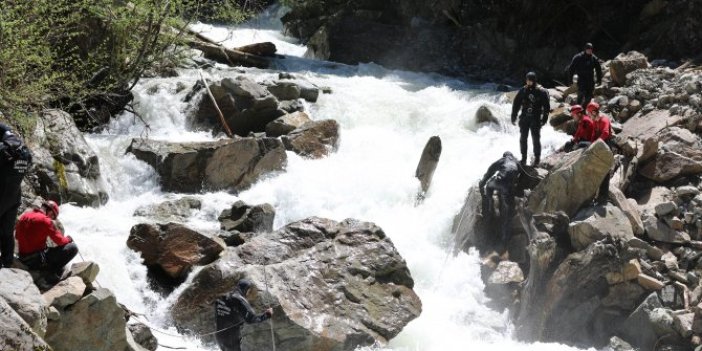AA muhabirini arayan iki asker suya kapıldı: 2 şehit
