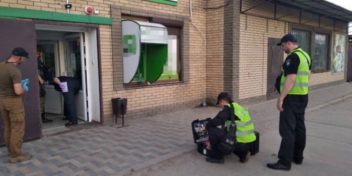 Sahte evrakla kredi almaya çalıştı, polis gelince el bombası attı