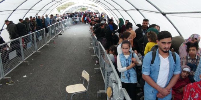 On binlerce Suriyeli bayram için ülkesine gidiyor