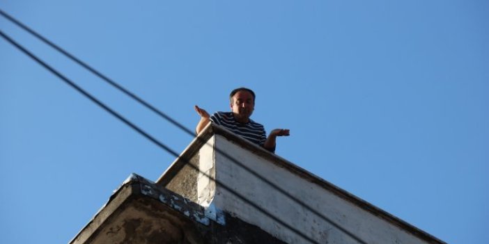 Kadıköy'ü karıştıran olay: Tüfekle çatıya çıktı
