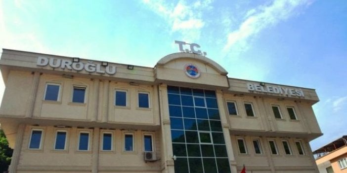 MHP'li başkan AKP'nin borçlarını belediye binasına astırdı