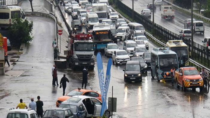İstanbul'da sağanak yağış etkisini gösterdi