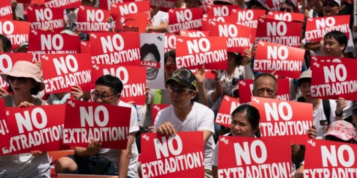 Hong Kong'da suçluların Çin'e iadesi askıya alındı