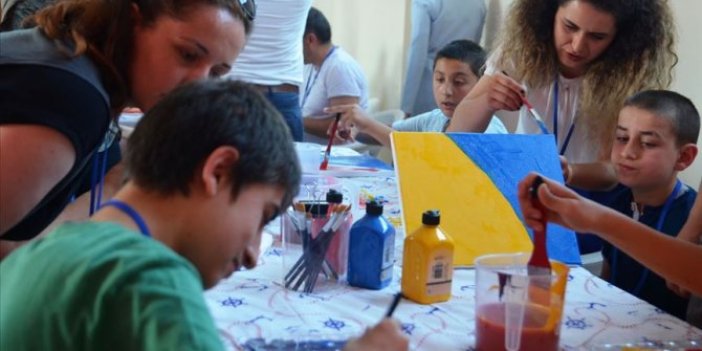 Zihinsel engelli öğrencilere 'sanat' terapisi